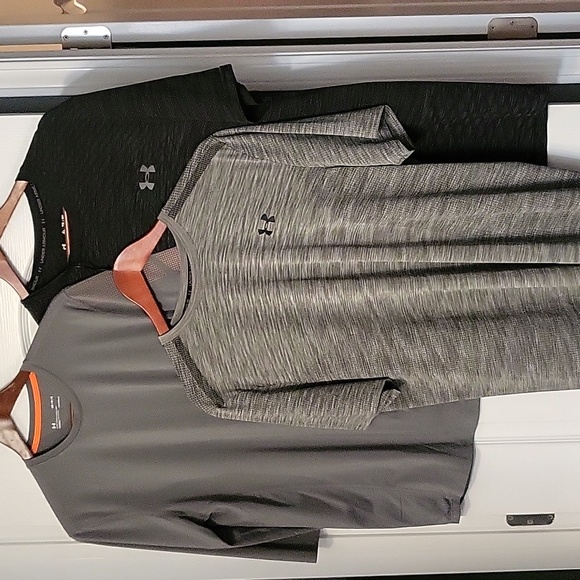 7 Men's Fitness Shirts - GUC - 2 XL North Face - 2 L Nike - 3 UA (1 M, 2 XL) - Picture 6 of 7